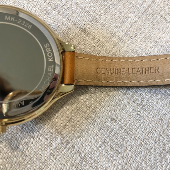 Michael Kors Slim Runway Watch - Picture 13 of 16